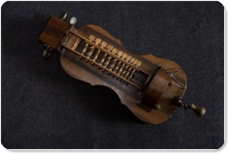 колёсная лира